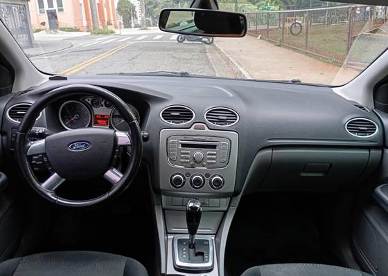 FORD FOCUS 2.0 GLX 16V FLEX 4P AUTOMÁTICO